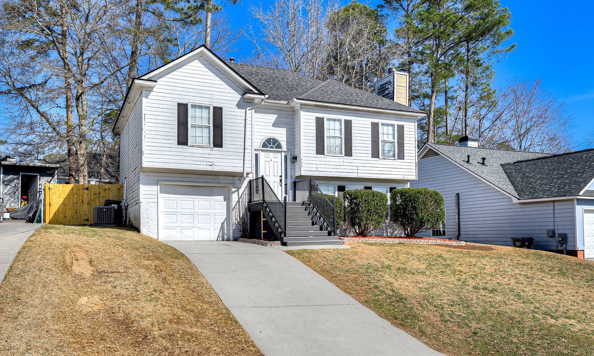 Martinez House | Comfortable Modern 3-bedroom house in welcoming Evans