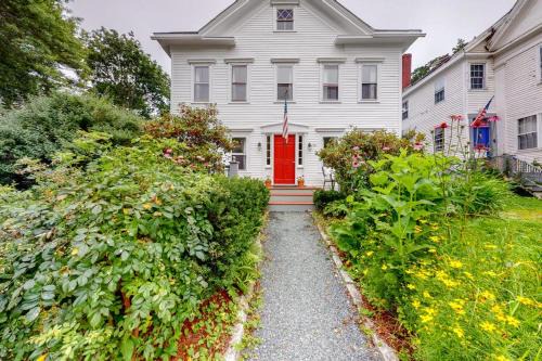 Castine House | Comfy Downtown Getaway w/Full Kitchen - Close to the Beach