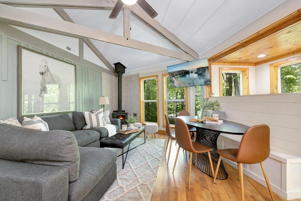 Beech Mountain House | Cool House with Hot tub at Beech Mtn Resort