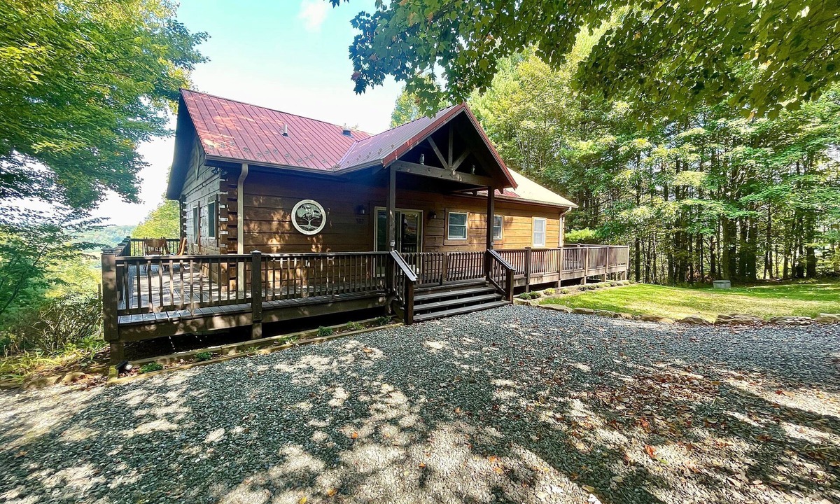 Jefferson House | Copper Mine Cabin -Sleeps12, Hot Tub, WIFI, Foosball, Sm.Dog Friendly, Gas Logs, Firepit
