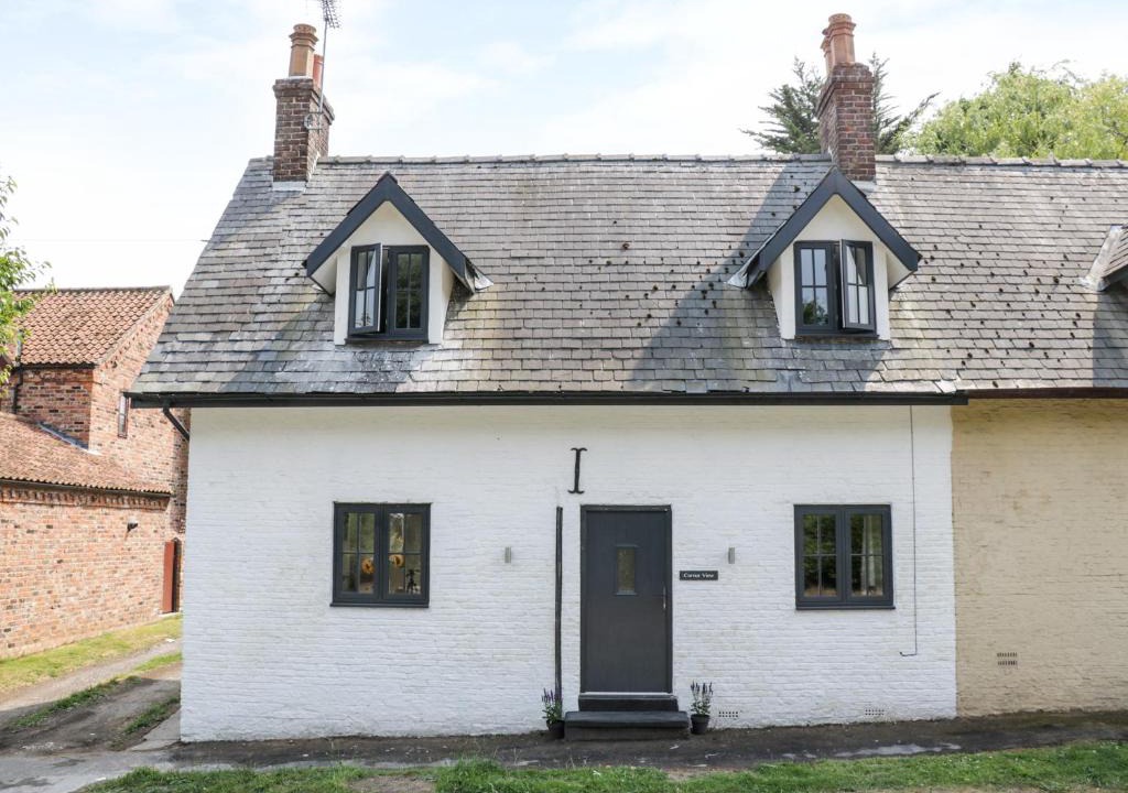North Dalton House | Corner View