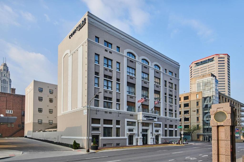 Downtown Columbus Hotel | Courtyard by Marriott Columbus Downtown