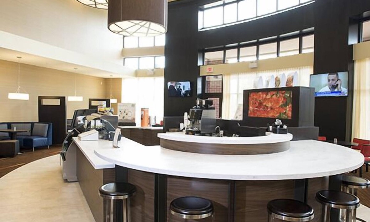 Norwood Hotel | Courtyard Cincinnati Midtown/Rookwood