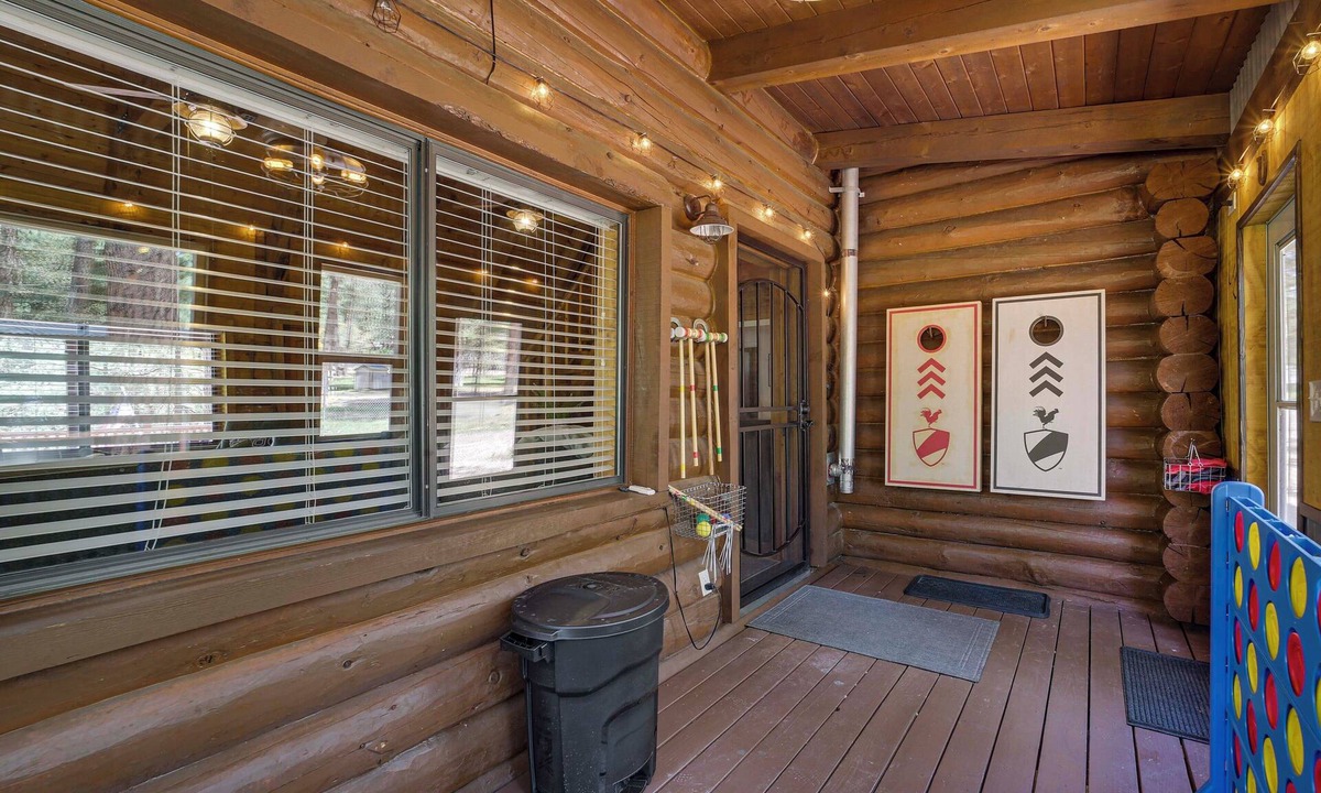 Strawberry Cabin | Covered Deck, Private Acreage: Log Cabin in Pine