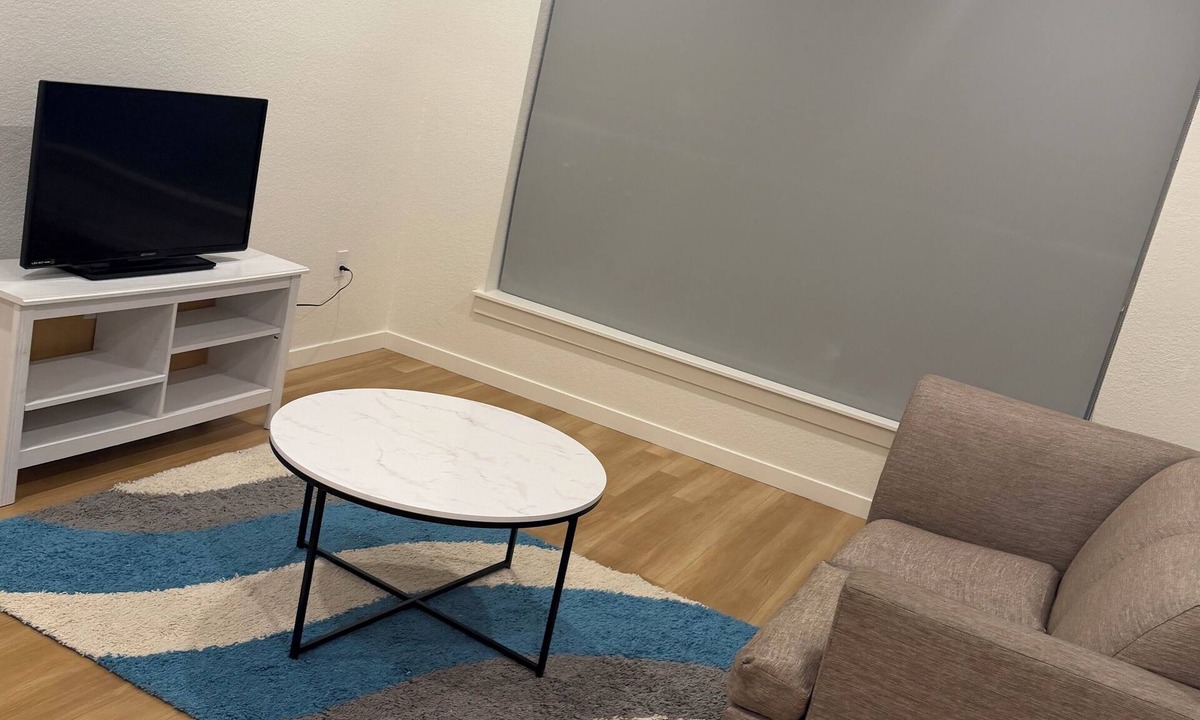 Jewell Heights - Hoffman Heights Apartment | Cozy 1-bedroom apartment with AC in serene Aurora