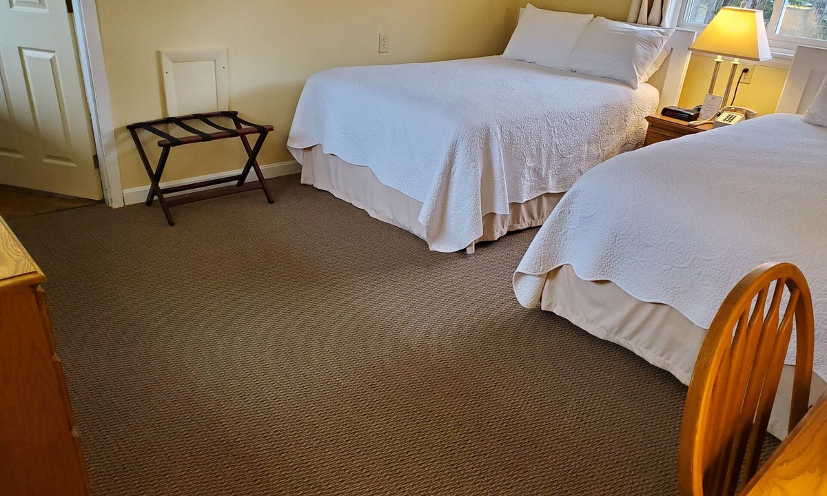 Dryden Hotel | Cozy 1st Floor Room with Queen & Full Beds in Peaceful Wilton
