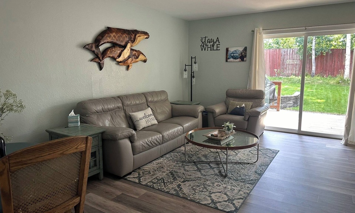 Old Seward - Oceanview Apartment | Cozy 2-bedroom apartment in enchanting Anchorage with WiFi