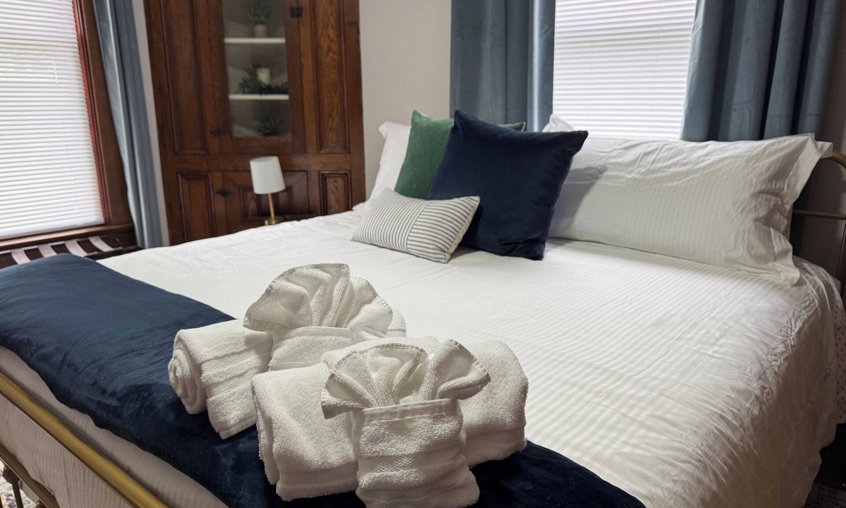 Lexington House | Cozy 2BR King Beds Near Mid-Ohio & Snow Trails Retreat