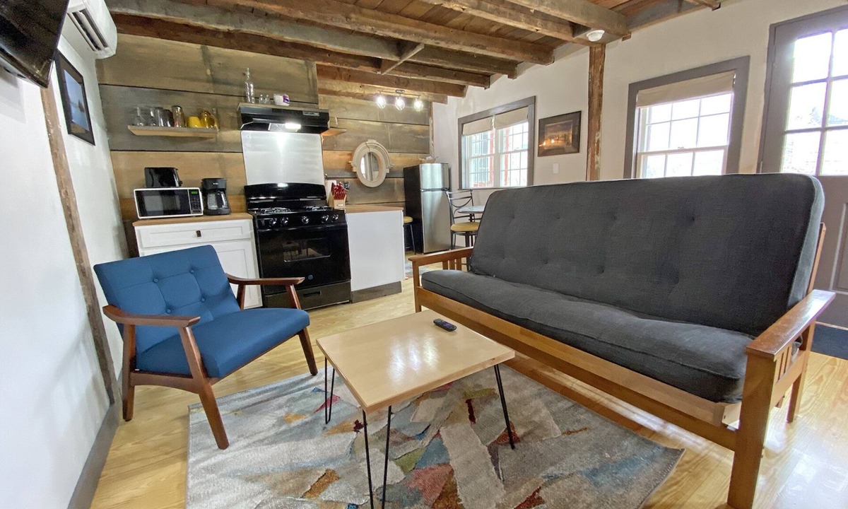 Belfast Apartment | Cozy 2BR with Rustic Decor Near Downtown