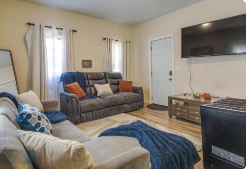Worcester Apartment | Cozy Adventure Filled Escape Free parking apts