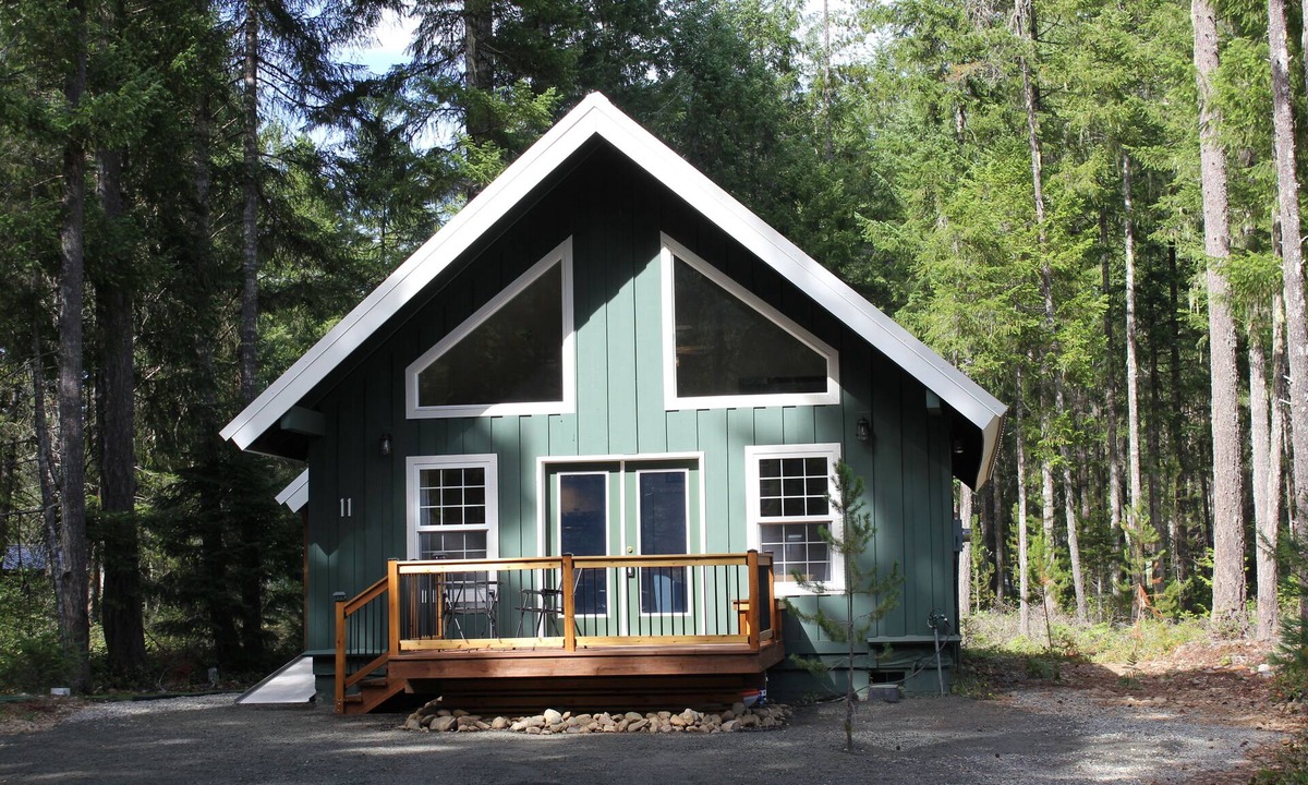 Hoodsport House | Cozy Bears Den Cabin just off Lake Kokanee