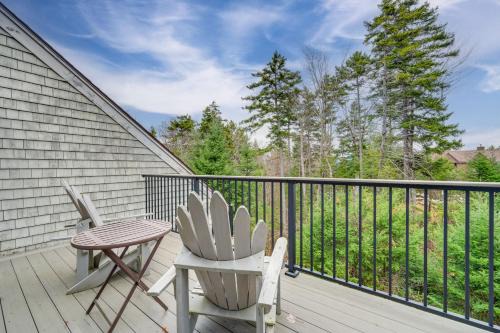 Carroll House | Cozy Bretton Woods Ski-In/Ski-Out Condo w/Deck!