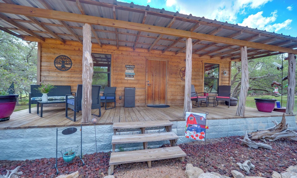 Johnson City Apartment | ‘Cozy Cabin’ Hill Country Escape w/Views