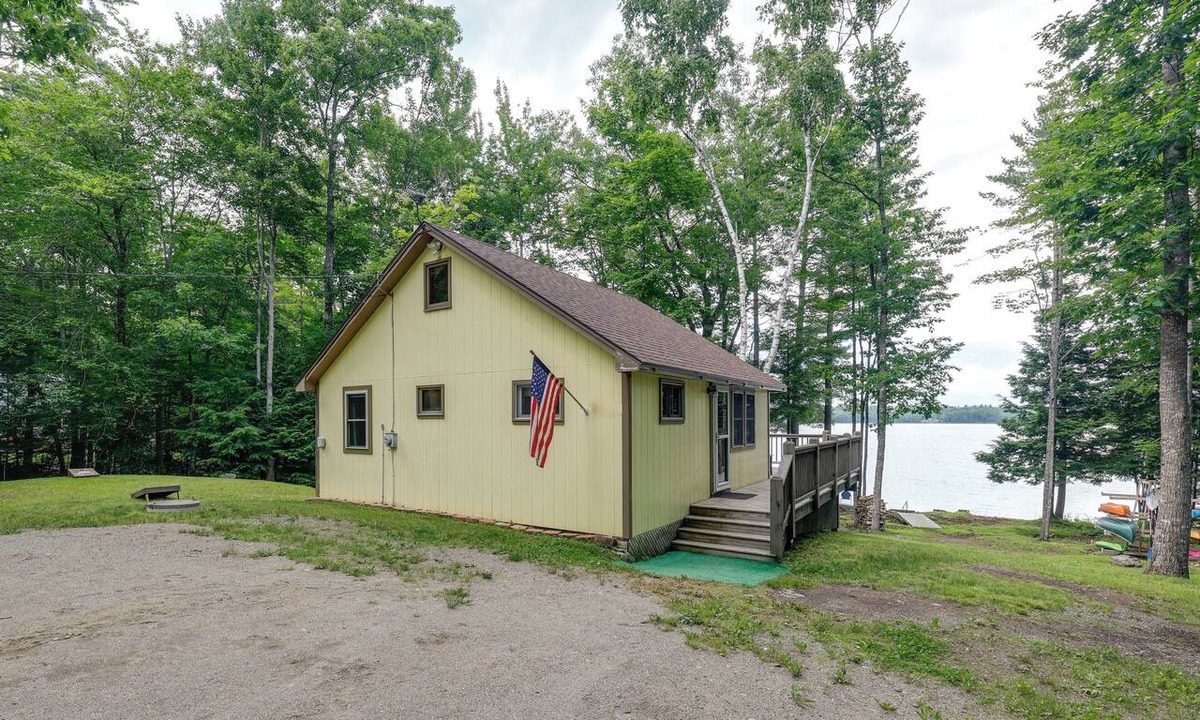 Eddington Cabin | Cozy Chemo Pond Cabin w/Dock & Waterfront Views