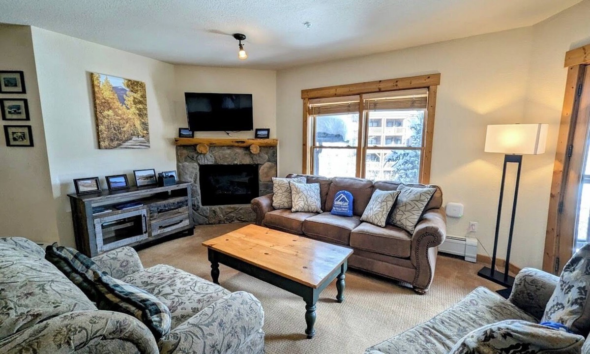 Mountain House Condo | Cozy Condo, Balcony w/Scenic Views & Bike Path
