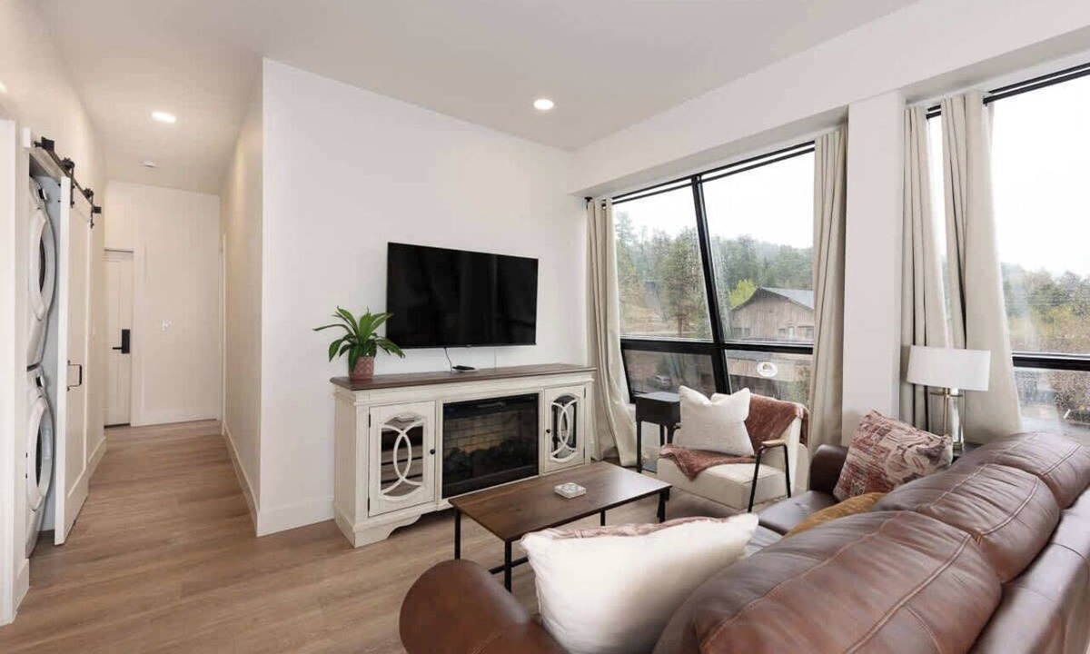 Kerr Gulch Apartment | Cozy Condo with Beautiful View of Evergreen!