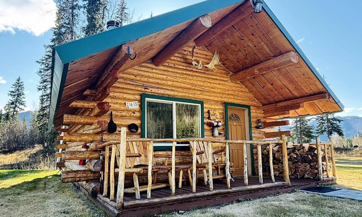 Mentasta Lake Cabin | Cozy Creekside Cabin with Mountain Views & Fireplace near Log Cabin Creek, Tok Alaska