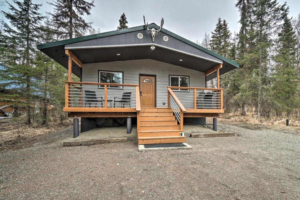 Soldotna House | Cozy Downtown Soldotna Cabin: Dogs Welcome!