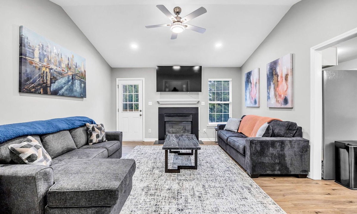 Winston - Salem House | Cozy Modern Home - Sleeps 8 - Wake Forest + Hospital