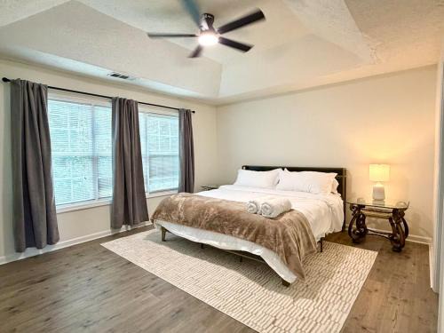 Suwanee House | Cozy modern Mediterranean haven, 1 King 2 Queens