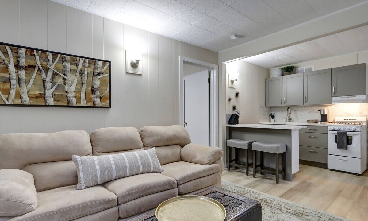 South Addition House | Cozy Private Cottage- 5 min. walk to Coastal Trail, Restaurants, Park Strip