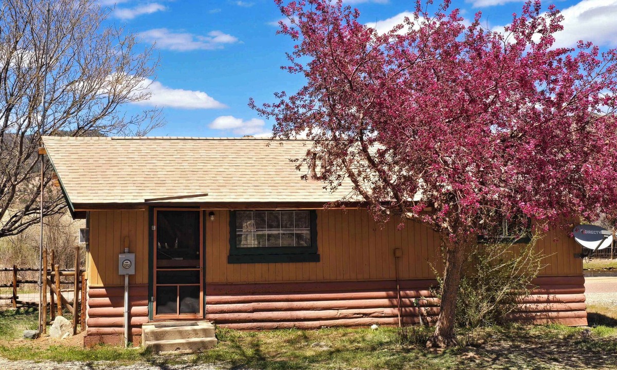 Howard Cabin | Cozy River Cabin with Arkansas River View