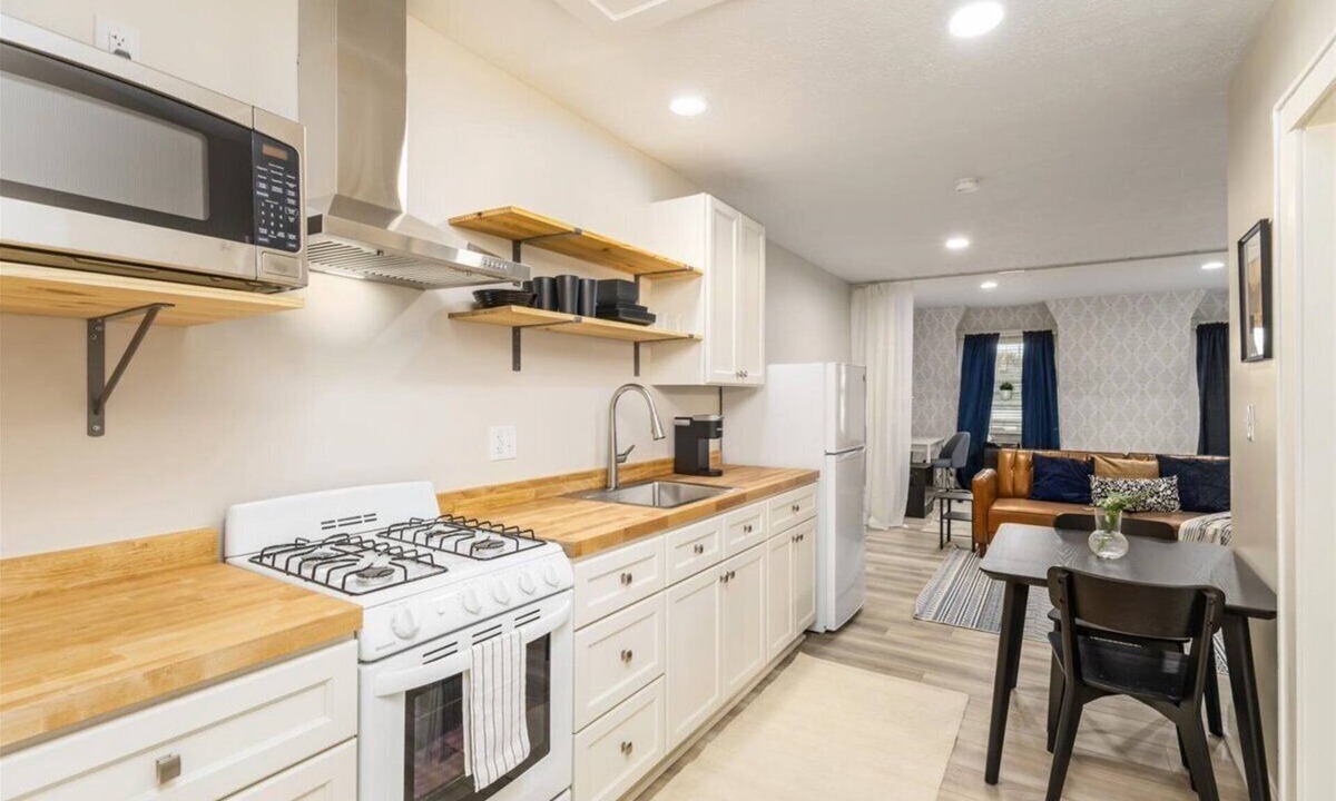 Merion Village Apartment | Cozy Studio Near Children’s Hospital, Kitchen & Laundry