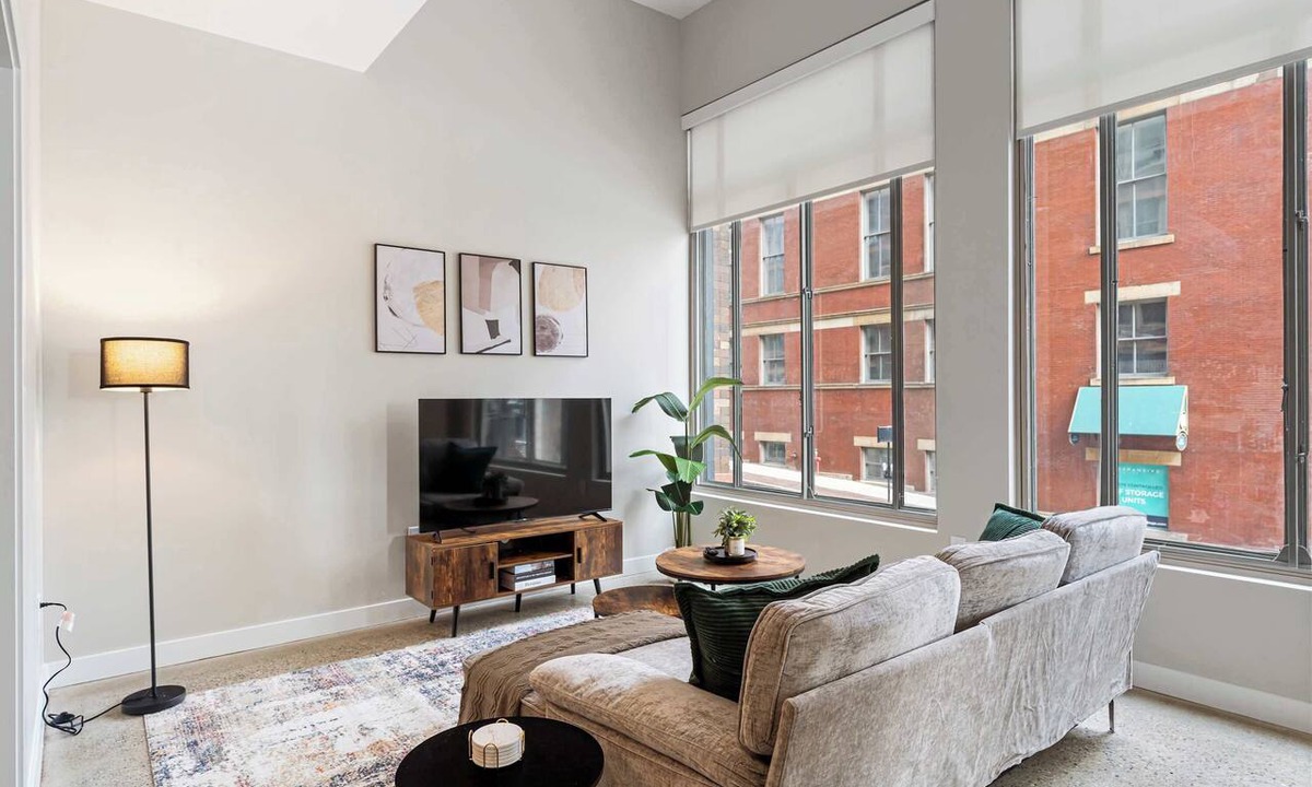 Downtown Cincinnati Apartment | CozySuites at Textile - 4BR/2BA | 2 units