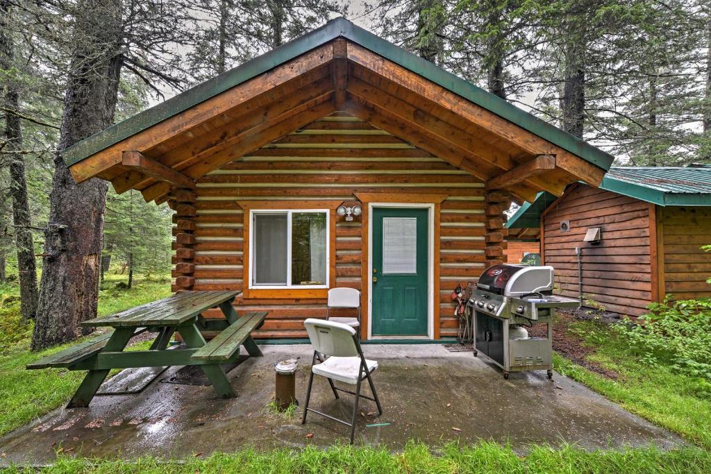Bear Creek Apartment | Creekside Seward Cabin w/BBQ Fire Pit on 3 Acres!