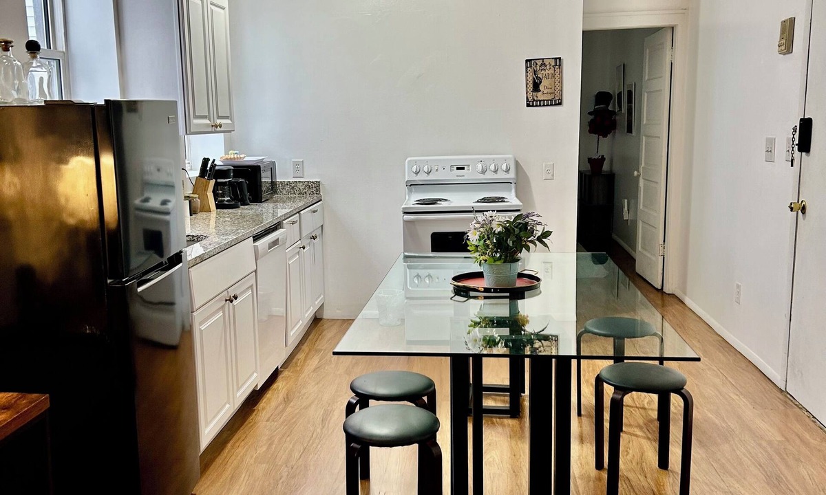 Short North Apartment | D Lovely LUX 2 bdr the Mecca of art district, Convention Center Arena, bars