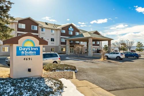 Castle Rock Hotel | Days Inn & Suites by Wyndham Castle Rock
