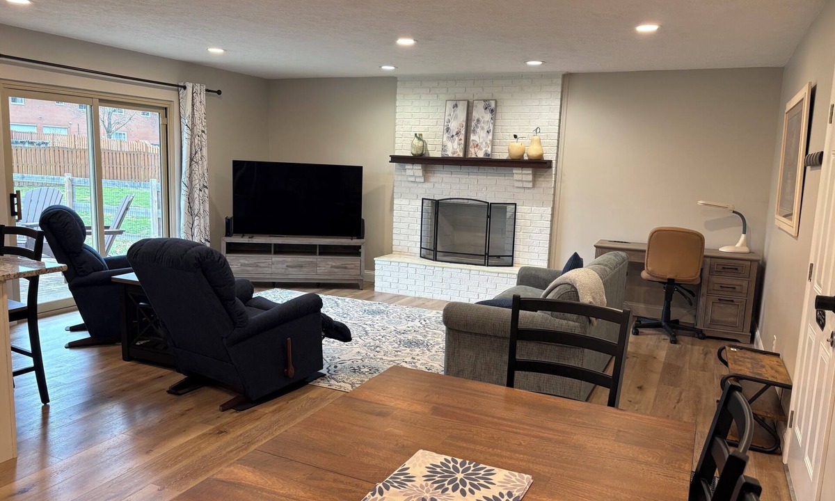 Kettering House | Dayton Kettering 3 bedroom 2 bath ranch garage fireplace outdoor firepit