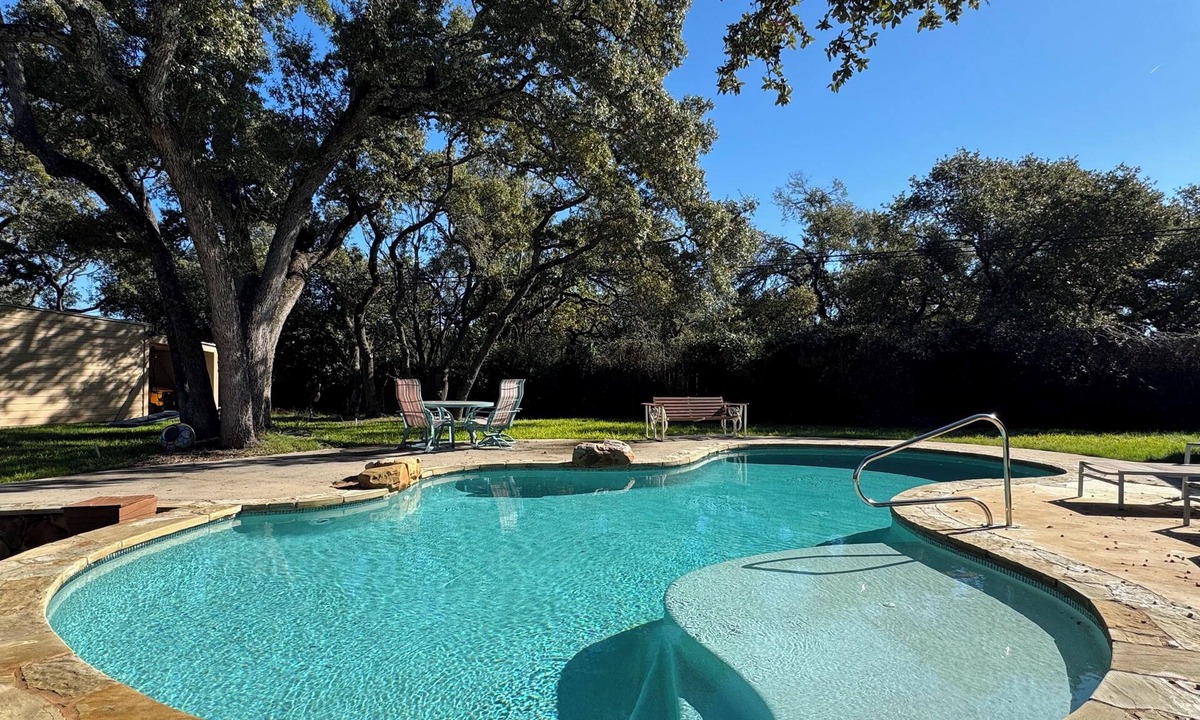 West Oak Hill House | Delightful SW Austin 3 BR/2.5 BA w/Pool