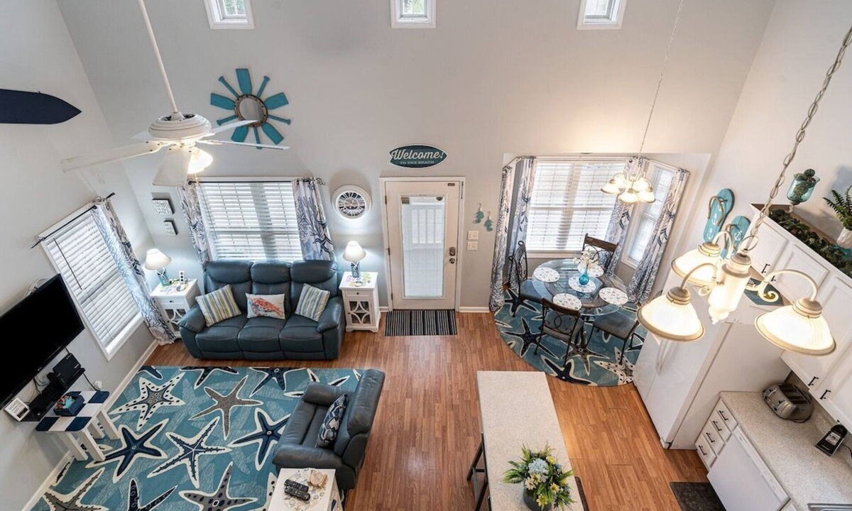 Surfside Beach House | DISCOUNTED: SOME AUGUST WEEKS*SPACIOUS 4 BDM, CLOSE TO OCEAN, LINENS 🌊