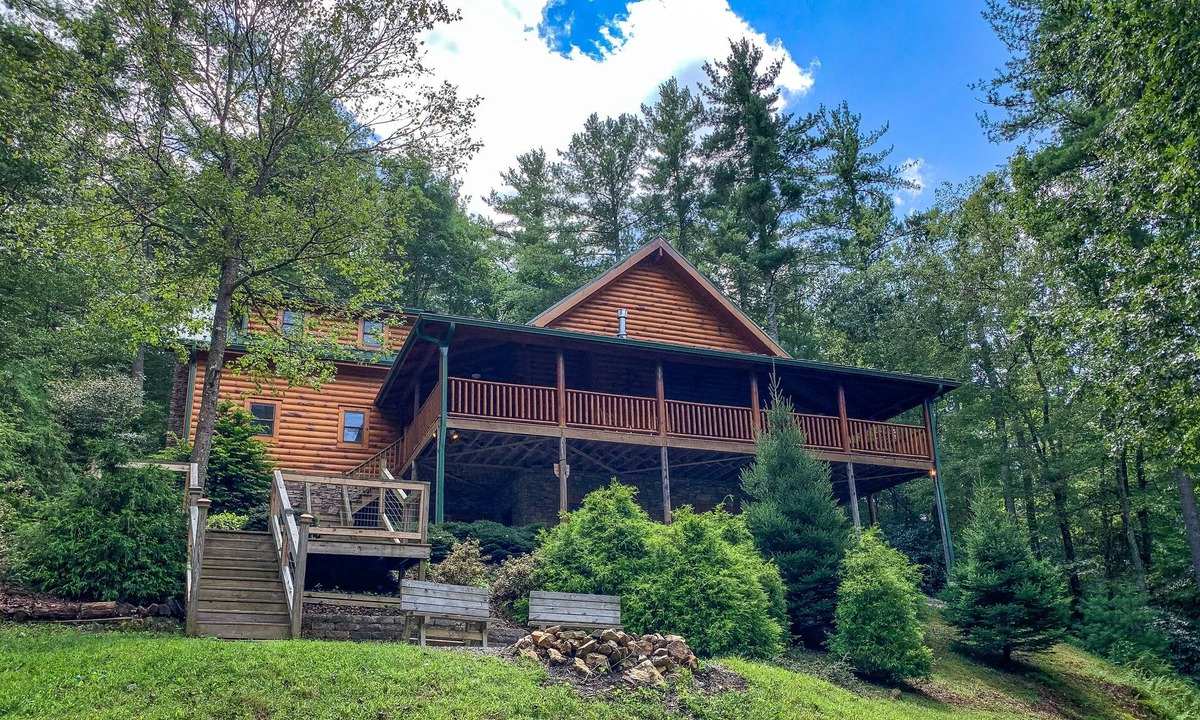 Jefferson Cabin | Discover Your Cool Escape - Hot Tub, WiFi, Creek Access & Pet Friendly