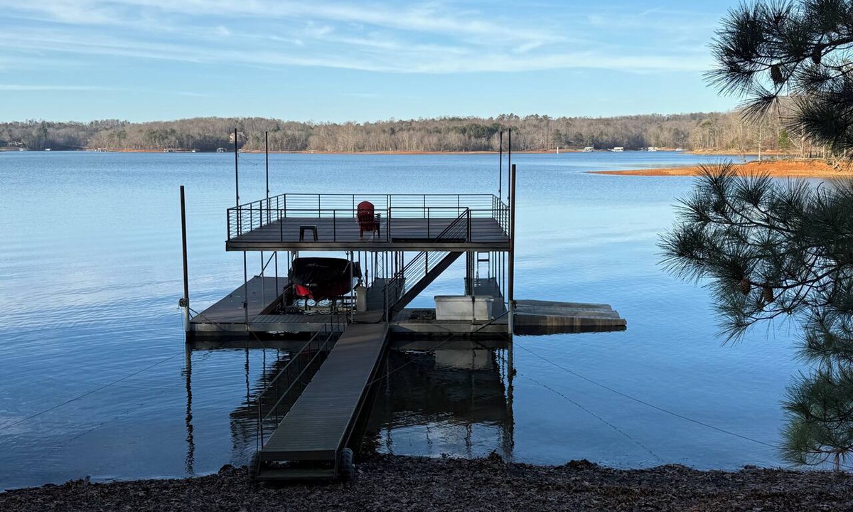 Gainesville House | Dockside Retreat on Lake Lanier - Stay, Swim, Ski
