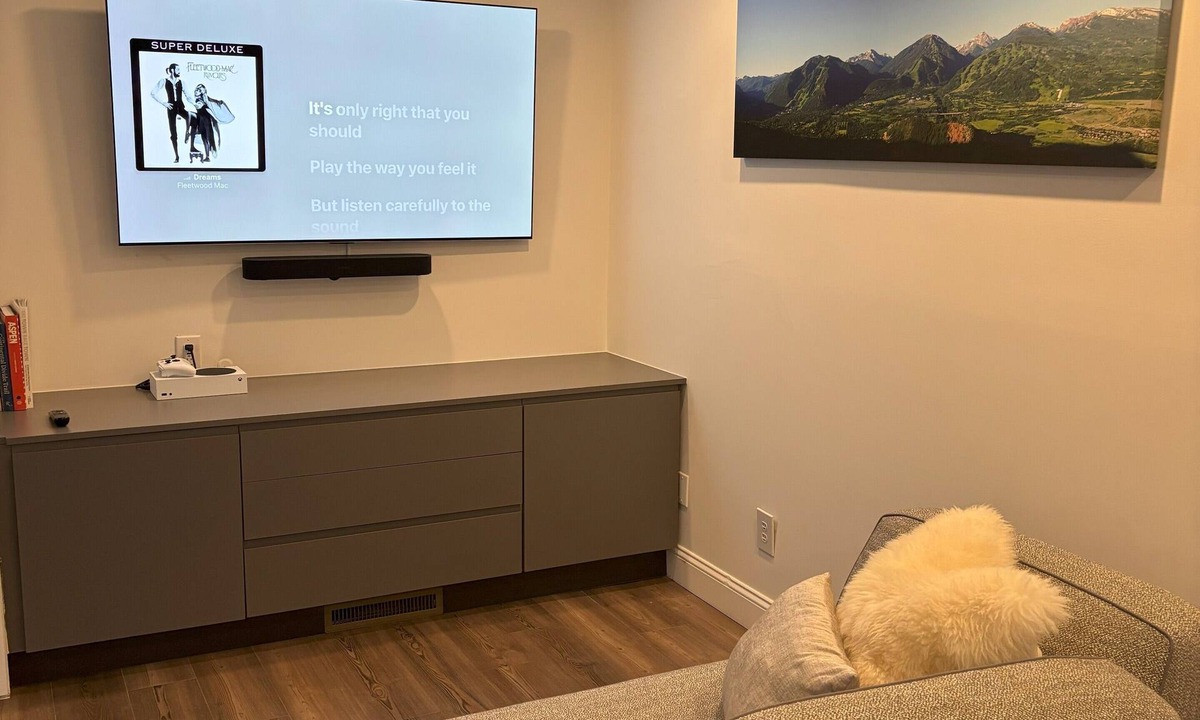 Aspen Apartment | Dog-Friendly Apt w/EV Charger/Walk to Aspen