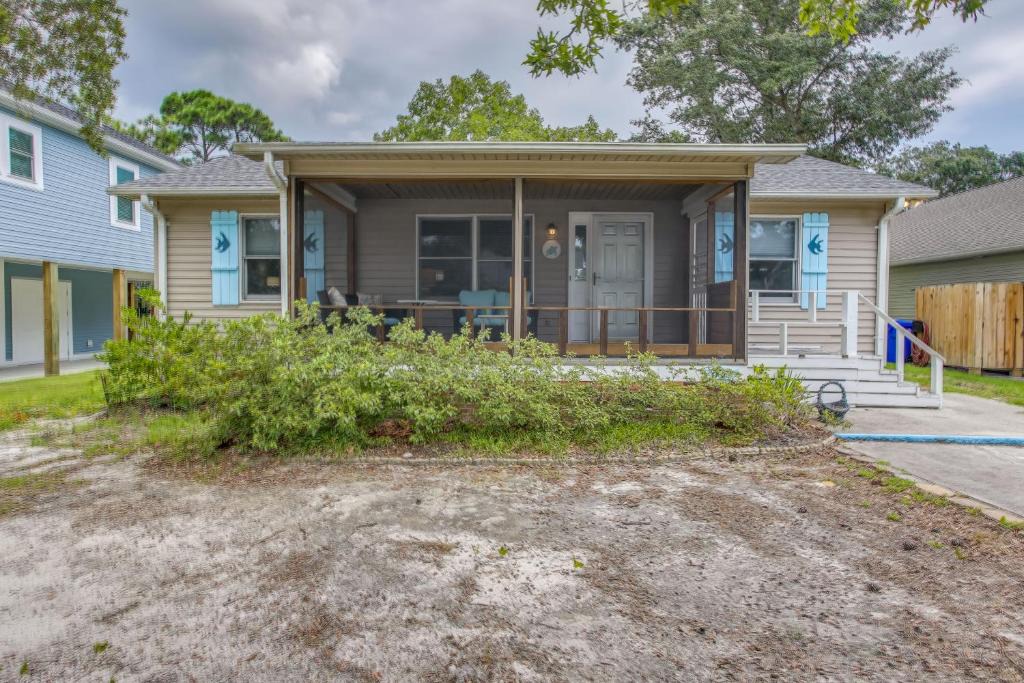 Tranquil Harbour House | Dog-Friendly Oak Island Rental - 1 Mi to Beach!