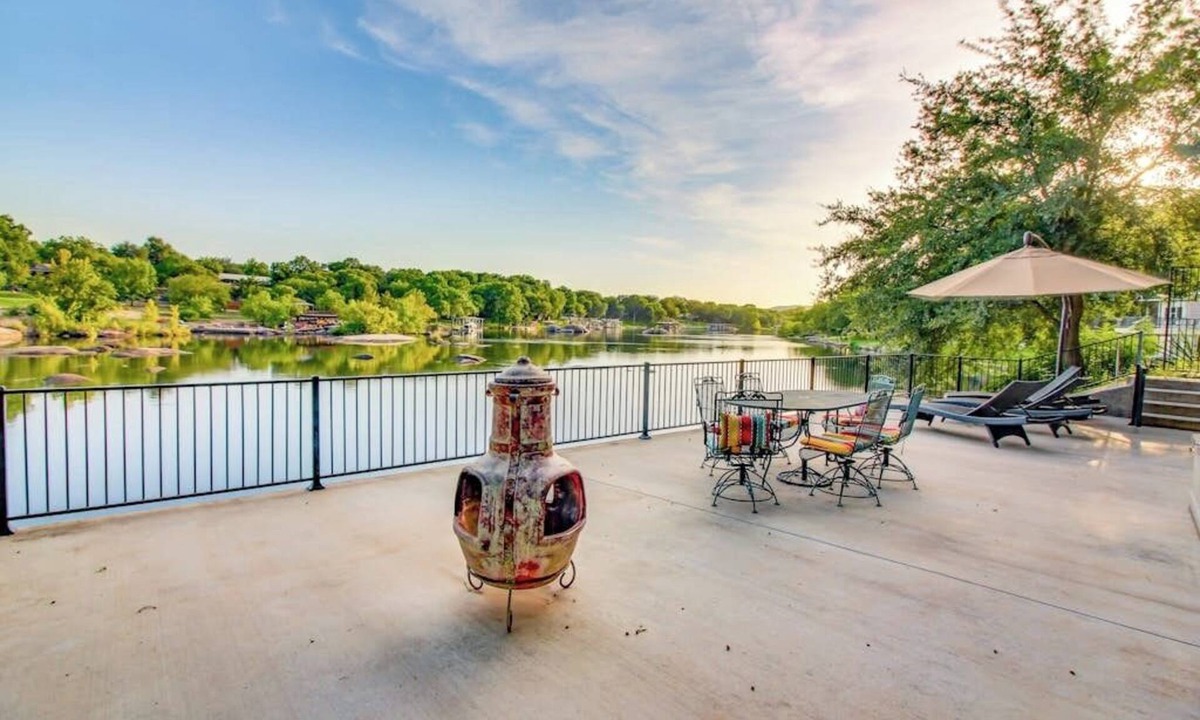 Buchanan Dam House | Dog-friendly riverfront home with outdoor space