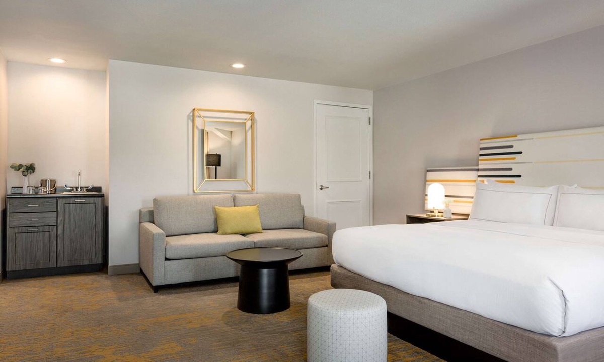 Campbell Hotel | Doubletree by Hilton Campbell - Pruneyard Plaza