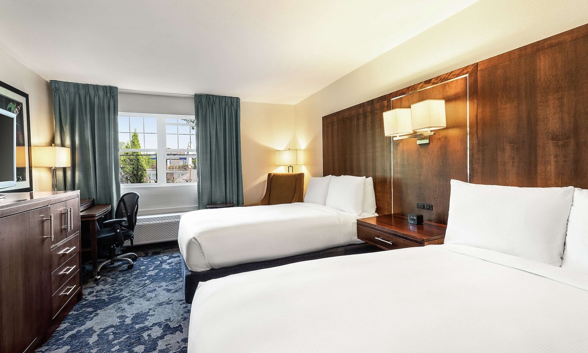 Hyannis Hotel | Doubletree by Hilton Cape Cod - Hyannis