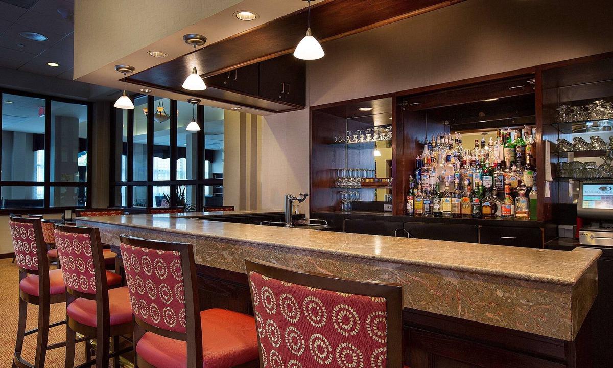 Charlotte Hotel | DoubleTree by Hilton Charlotte Airport