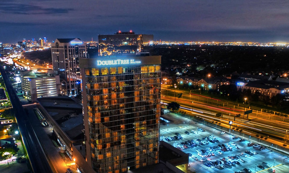 Dallas Hotel | DoubleTree by Hilton Dallas - Campbell Centre