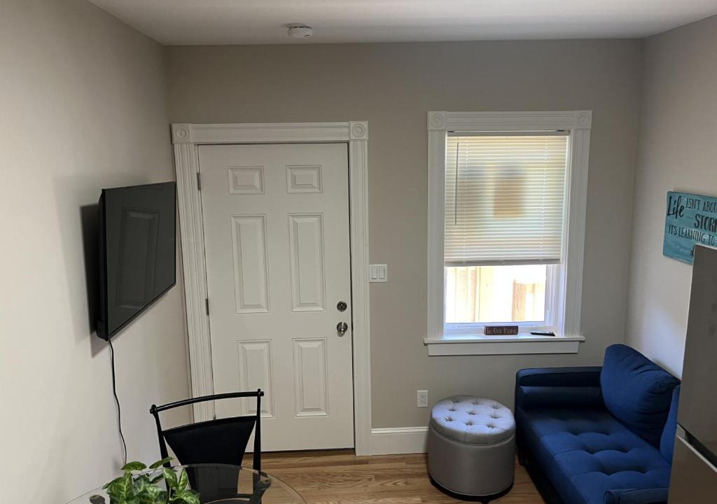 Beverly Apartment | Downtown Apt King Beds Mins to Salem