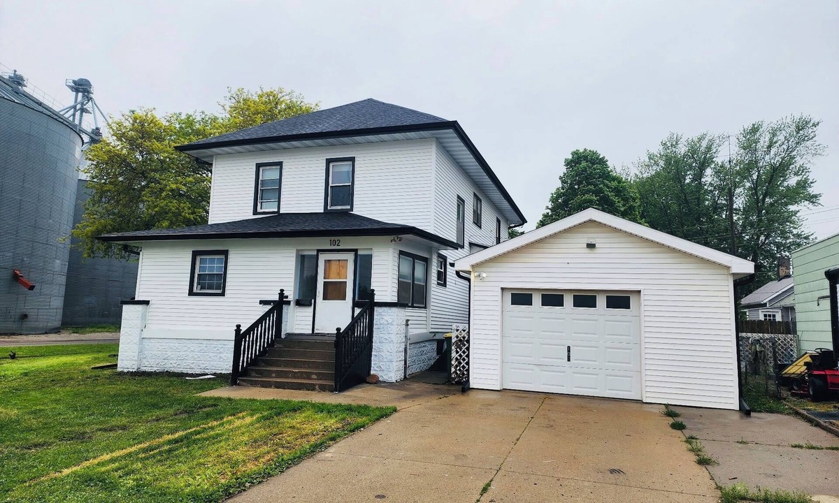 Creston Apartment | Downtown Creston Hideaway walk-in distance to uptown!