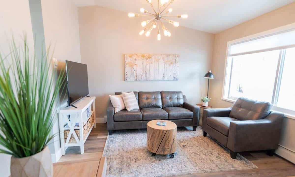 Palmer Bed & Breakfast | Downtown Hideaway Walk to Coffee, Bars & Dining