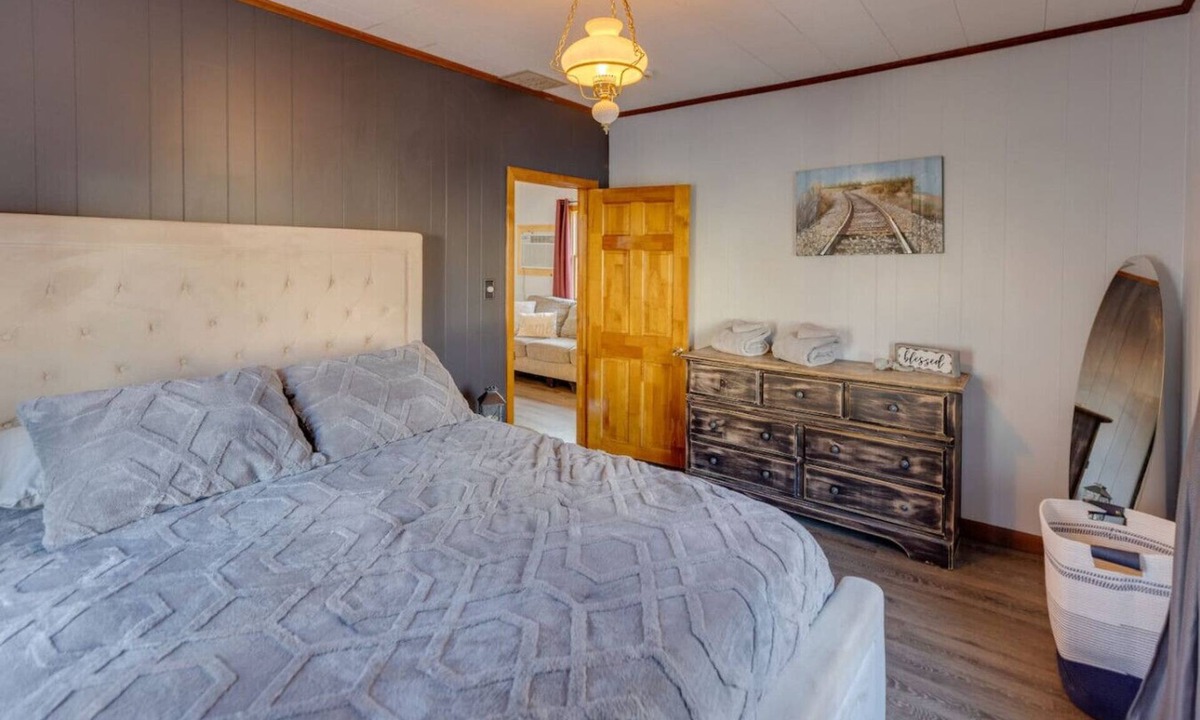 Lincoln House | Downtown Lincoln Basecamp!