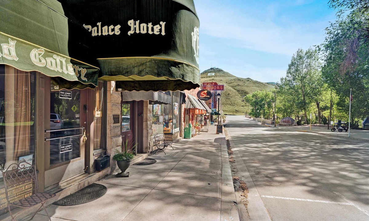 Salida Apartment | Downtown Palace Hotel Suite - Steps to Adventure