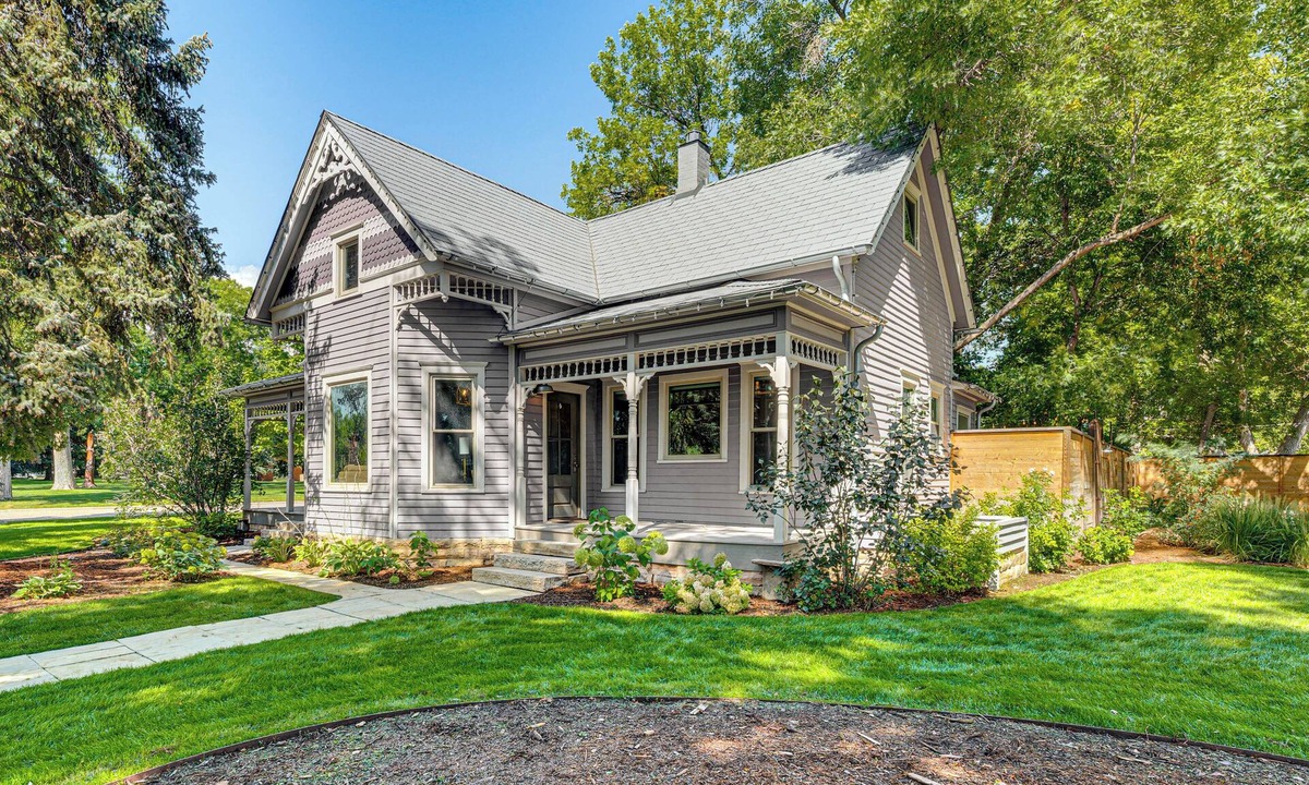 Berthoud Cottage | Downtown Walkability - 'the Purple House'