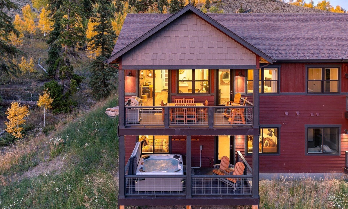 Rendezvous House | Downtown WP River Run Chalet 129 I Great Views I Hot Tub I Bunk Room I Discounted Attractions